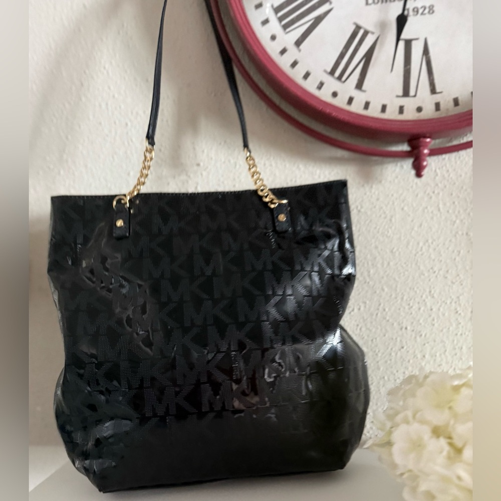 🖤🖤⛓️Michael Kors Black Quilted Tote with Gold Chain 🖤🖤⛓️